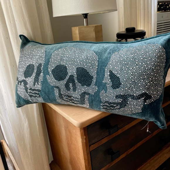 ๐Beautiful quality turquoise velvety feel lumbar pillow with sparkly skulls NWT - Picture 10 of 16